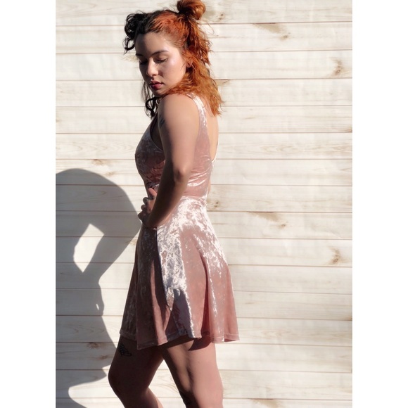 Forever 21 Dresses & Skirts - 🍦HP!🍦NWOT Pink velvet mini skater dress